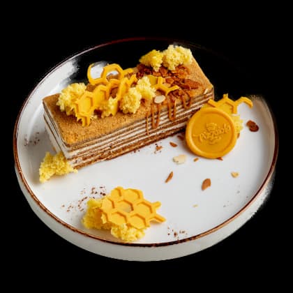 Пирожное "Медовик"