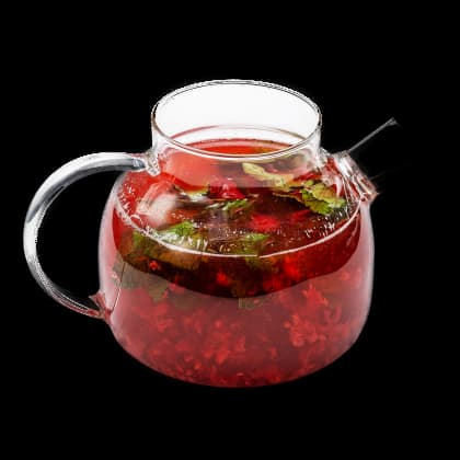 Чай с малиной, клубникой и медом