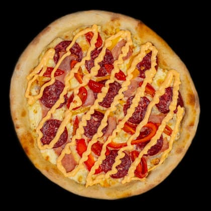 С ветчиной и пепперони под сырным соусом