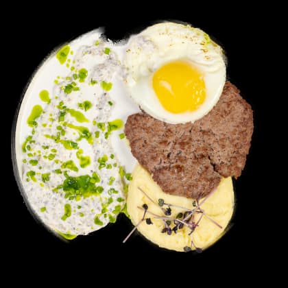 Бифштекс с картофельным пюре и грибным соусом